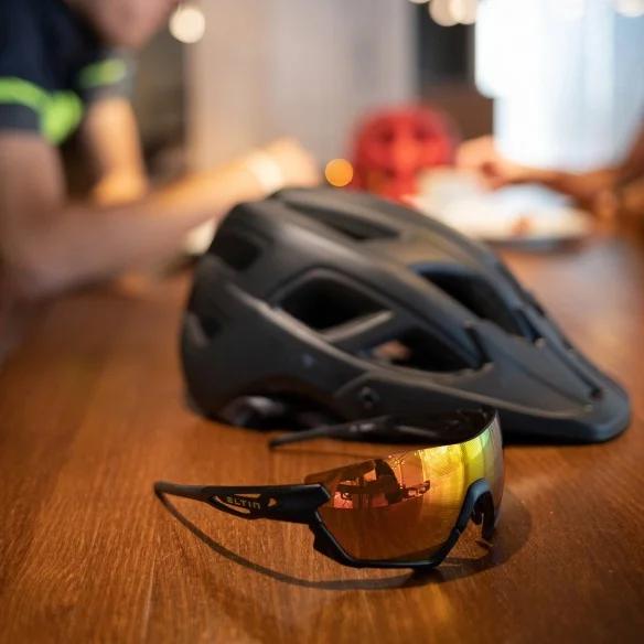 44.59 EG6211 Equipación ciclista