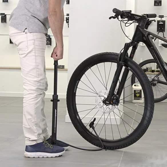 Eltin Track Pump Plastic Black