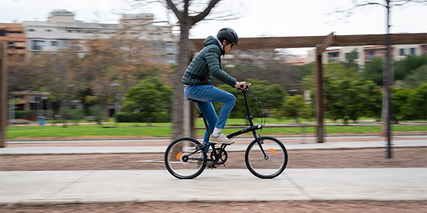 5 accesorios imprescindibles para ciclistas urbanos