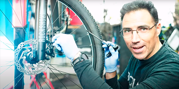 Mantenimiento completo de los frenos de tu bicicleta: Curso de mecánica de BiciLAB con Eltin Cycling