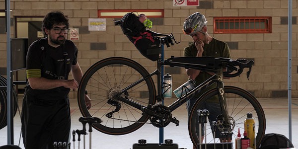 Eltin colabora un año más con Kromvojoj: ¿Cómo debes preparar tu bici para un desafío de larga distancia?